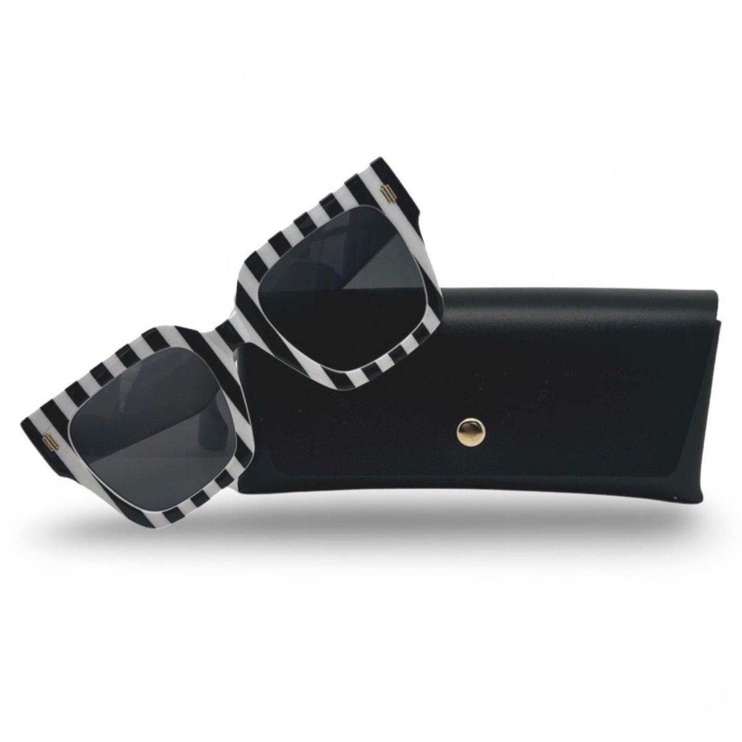 Modebrille in schwarz weiß, gestreift
