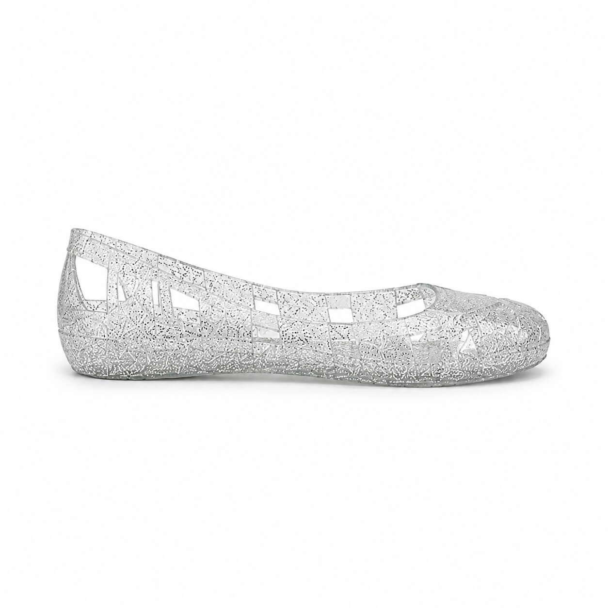 Badeschuhe Ballerinas Crystal – LiBEAU Damen Jelly-Badeballerina transparent silber Glitter mit durchbrochenem Gittermuster und flacher Sohle, Seitenansicht | LiBEAU

