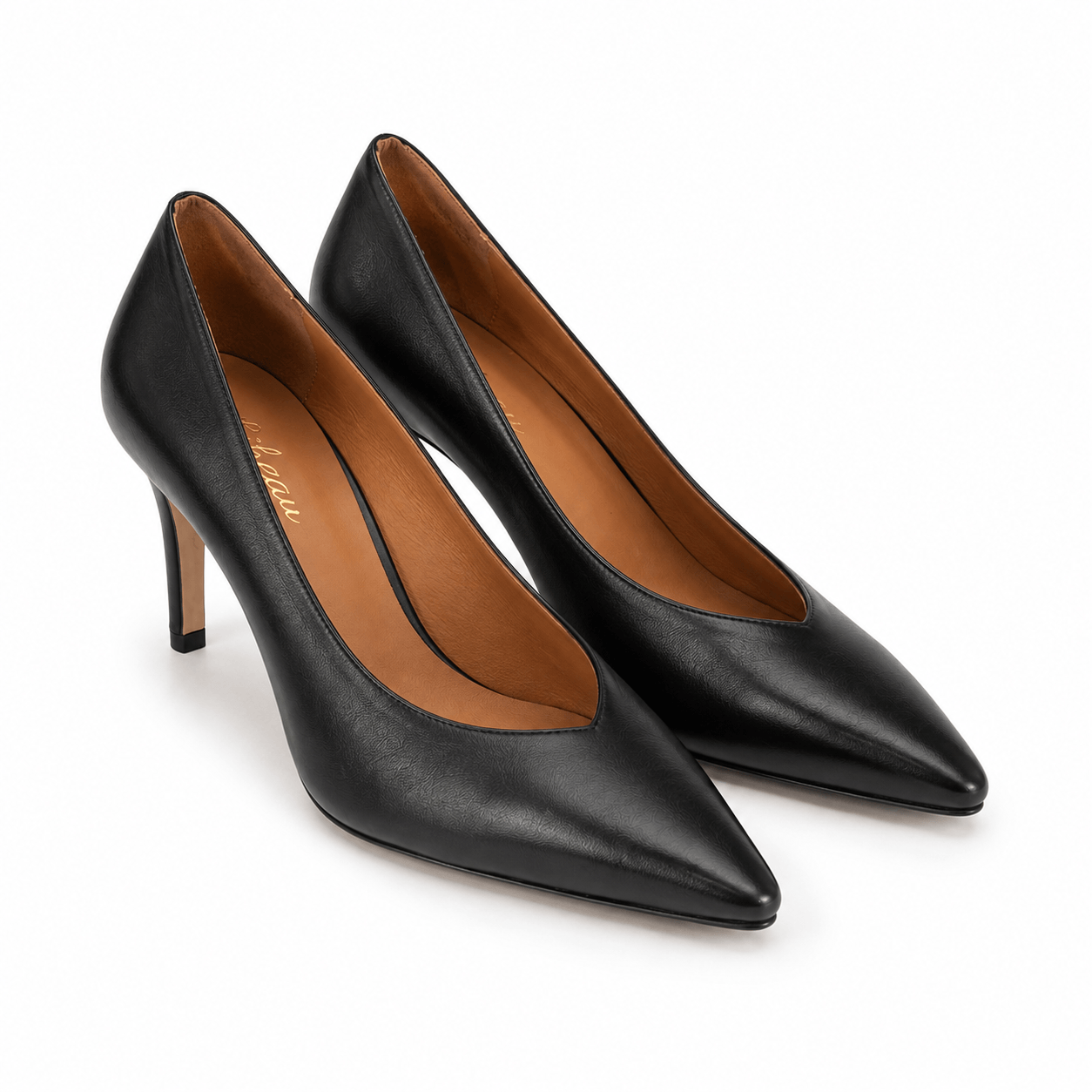 Bianca Pumps Schwarz – Detailansicht Leder & spitze Zehenpartie | LiBEAU
