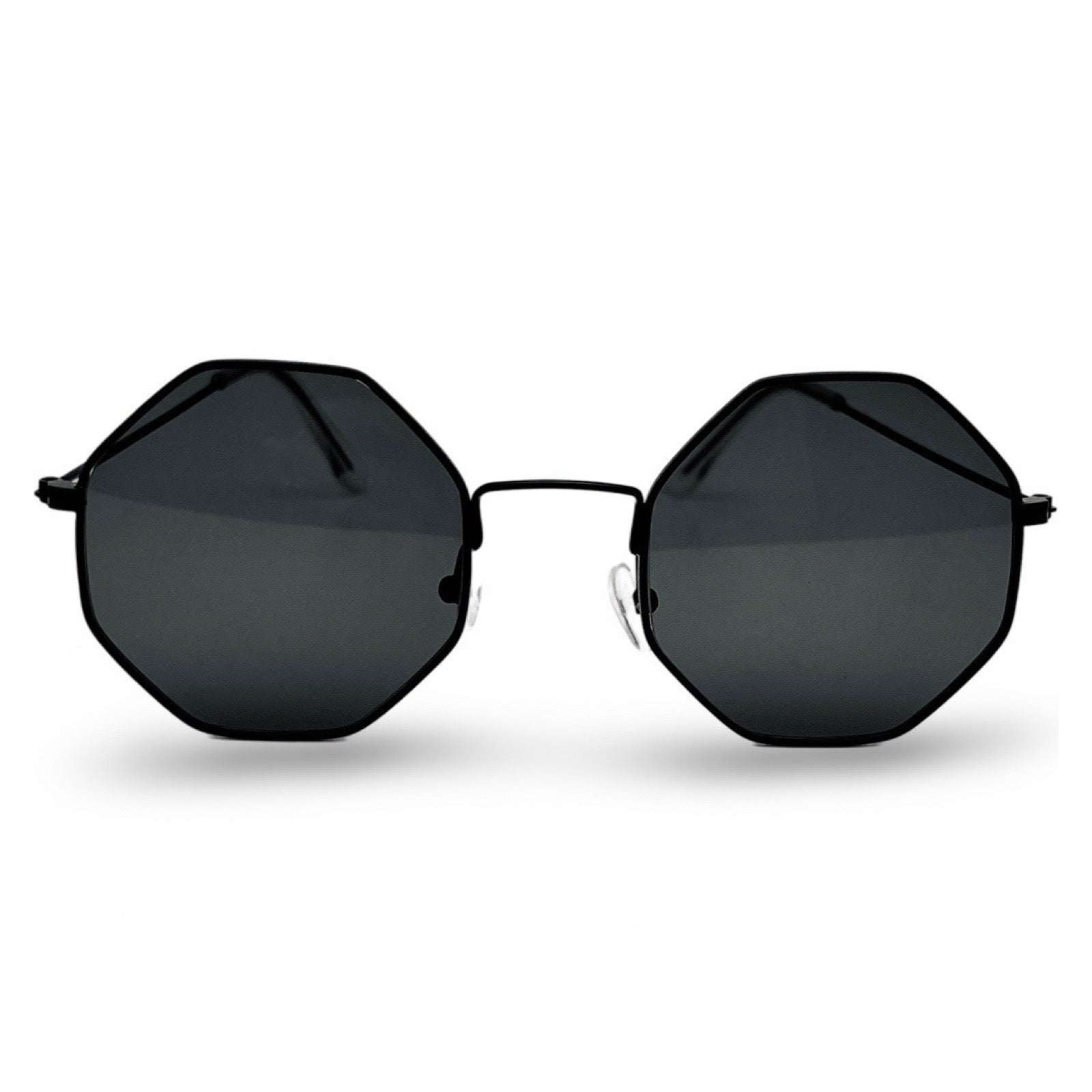 Modebrille Achteckig Schwarz – LiBEAU Sonnenbrille schwarzer Metallrahmen in achteckiger Oktagonfigur mit schwarzen Gläsern, Produktansicht | LiBEAU
