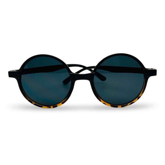 Modebrille Leoprint – LiBEAU Damen Sonnenbrille schwarzer Rahmen mit Leoprint-Akzent und runden dunklen Gläsern, Produktansicht | LiBEAU

