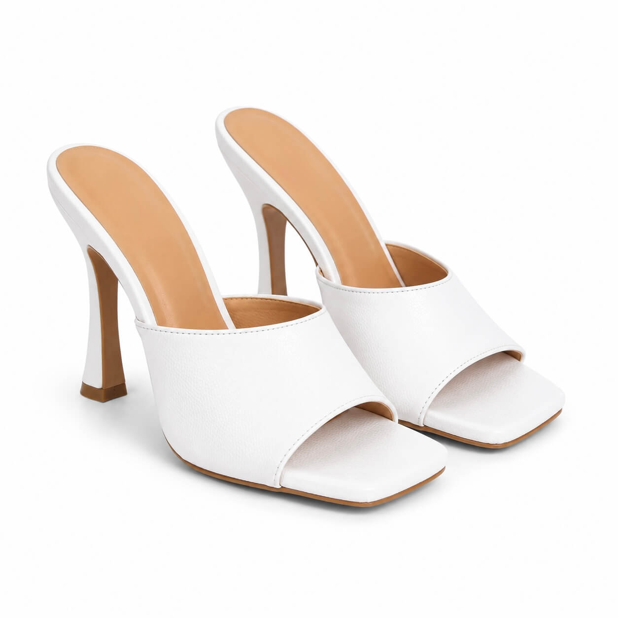 Carmen Mules Weiß – Frontansicht, weiße Kunstleder Slip-On Mules mit eckiger Zehenpartie | LiBEAU
