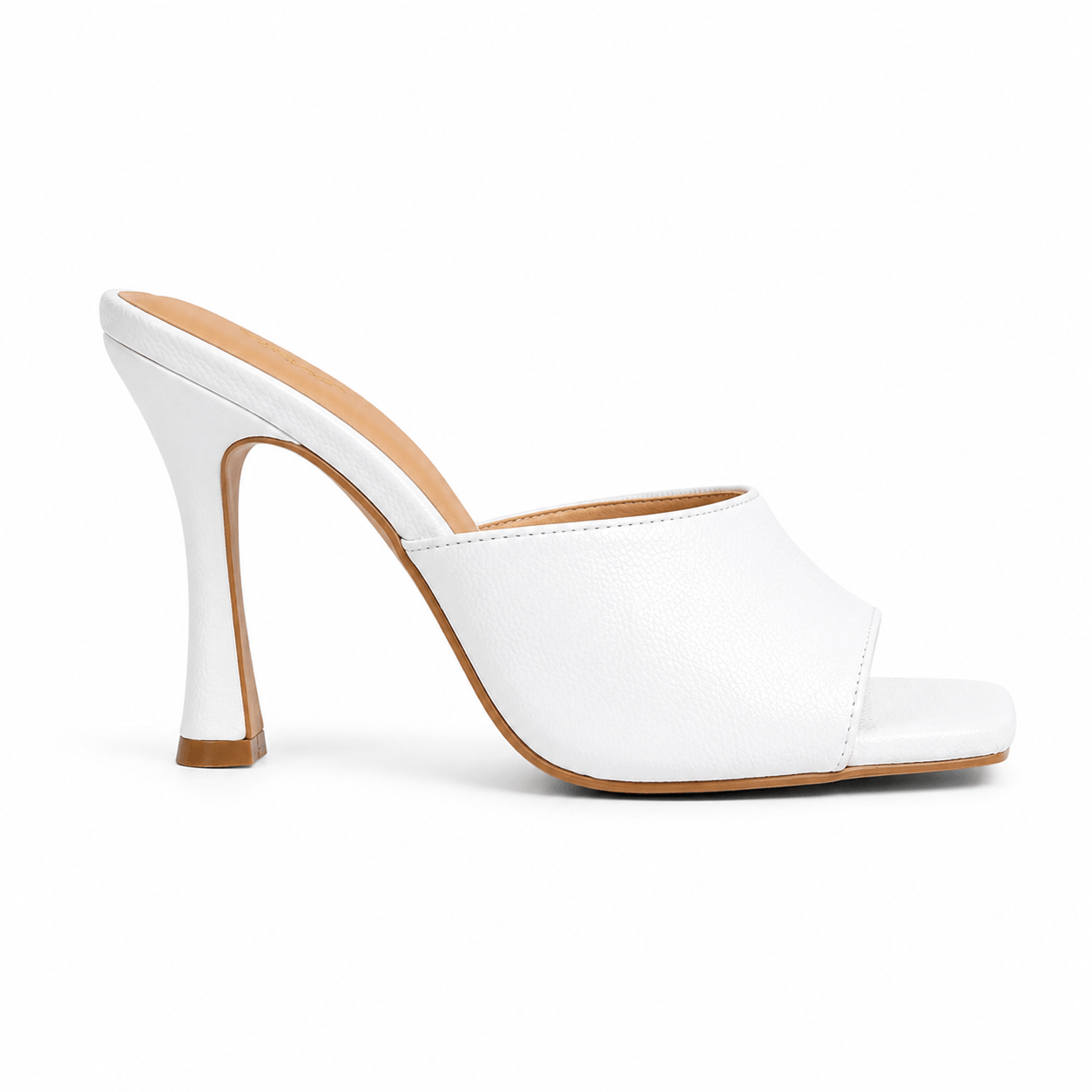 Carmen Mules – Seitenansicht Creme Mules mit Absatz | LiBEAU
