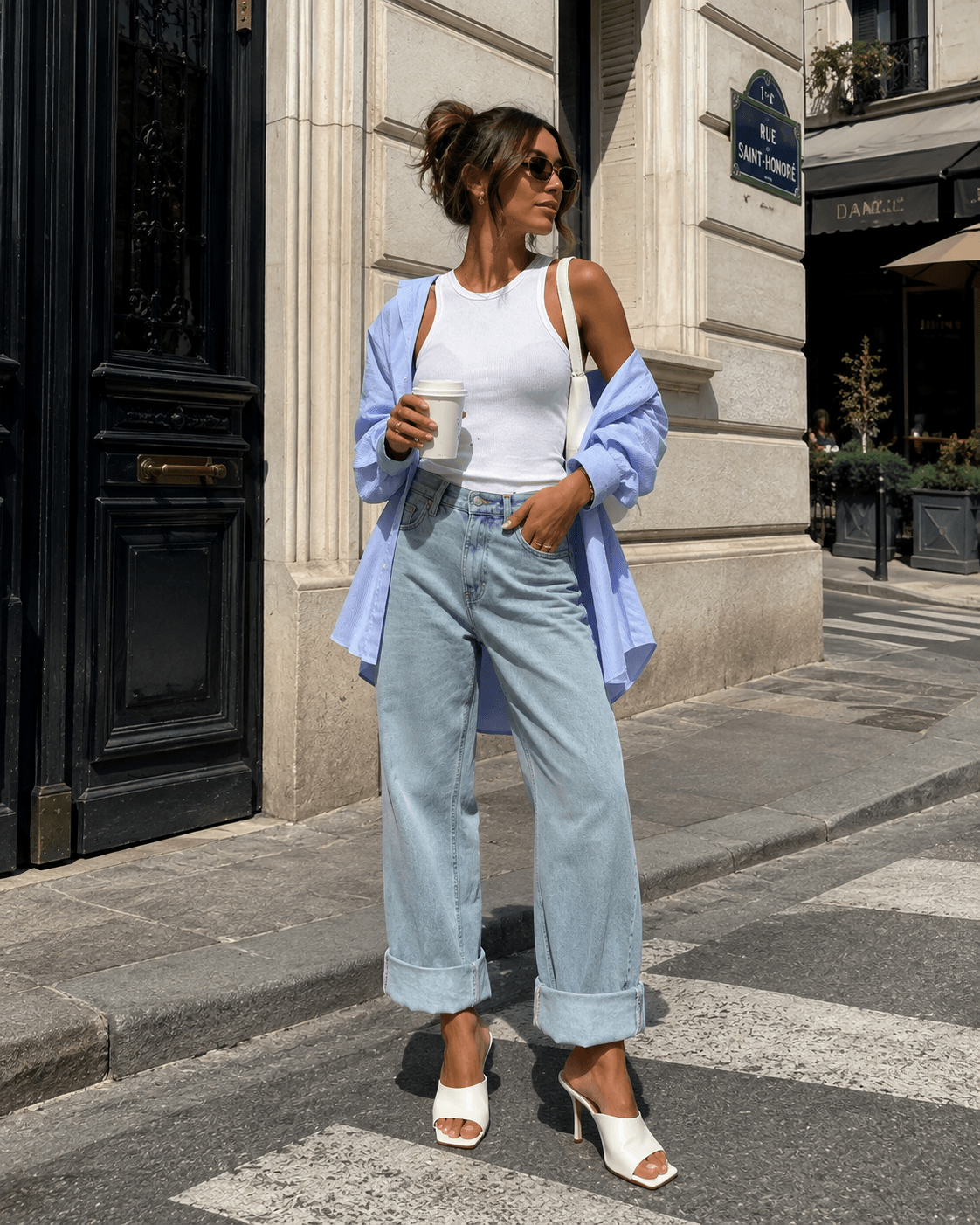 Carmen Mules Weiß – Model mit weißen High Heel Mules, eleganter Look | LiBEAU
