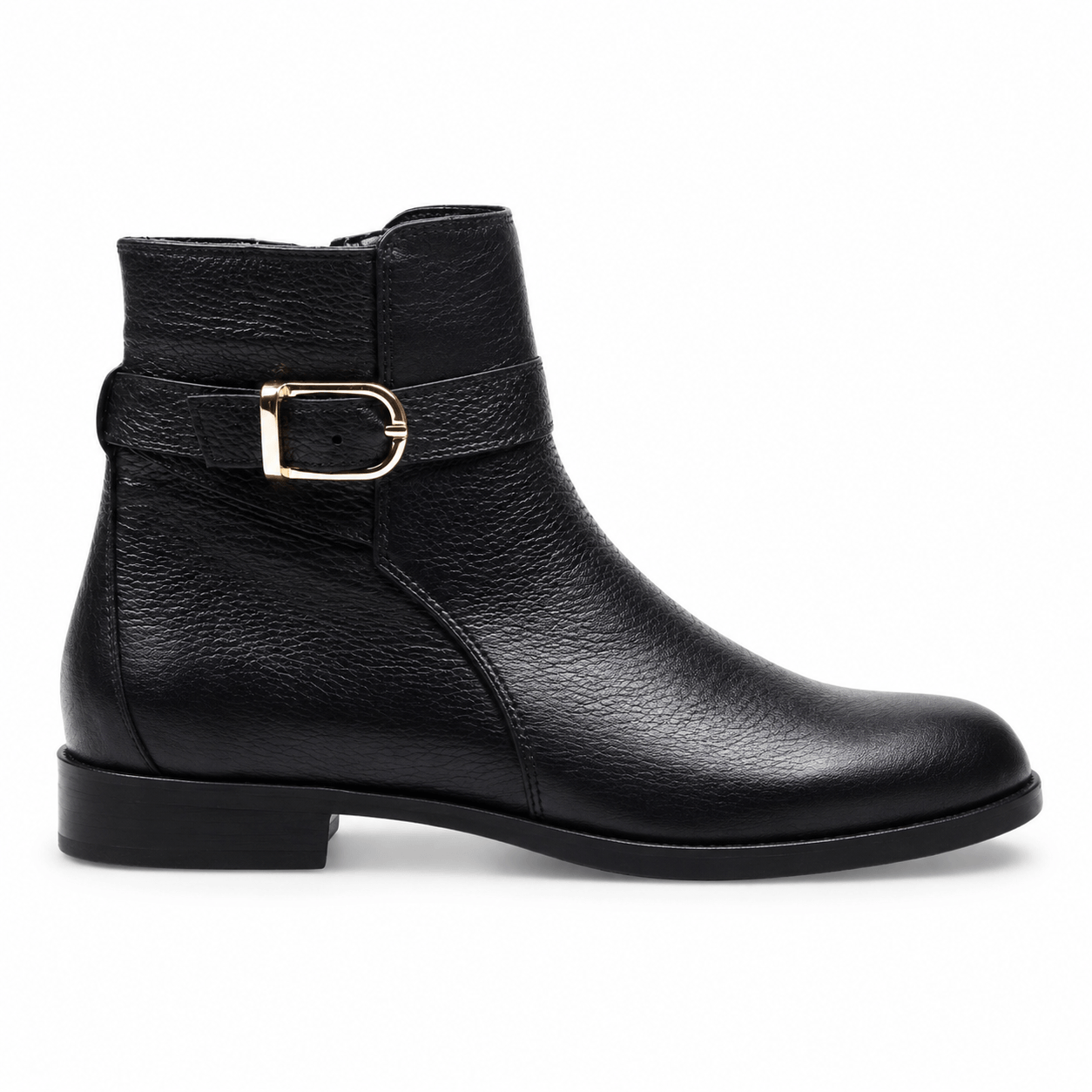 Chelsea Nero Boots – LiBEAU Damen Chelsea Boots Schwarz Leder, seitlicher Reißverschluss und goldfarbene Dekoschnalle, flacher Absatz, Seitenansicht | LiBEAU
