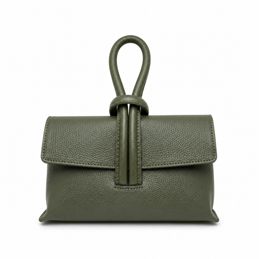 Clutch Michelle Army – Dunkelgrüne Leder Clutch mit Knoten-Detail und Loop-Griff, Frontansicht ohne Riemen, weißer Hintergrund
