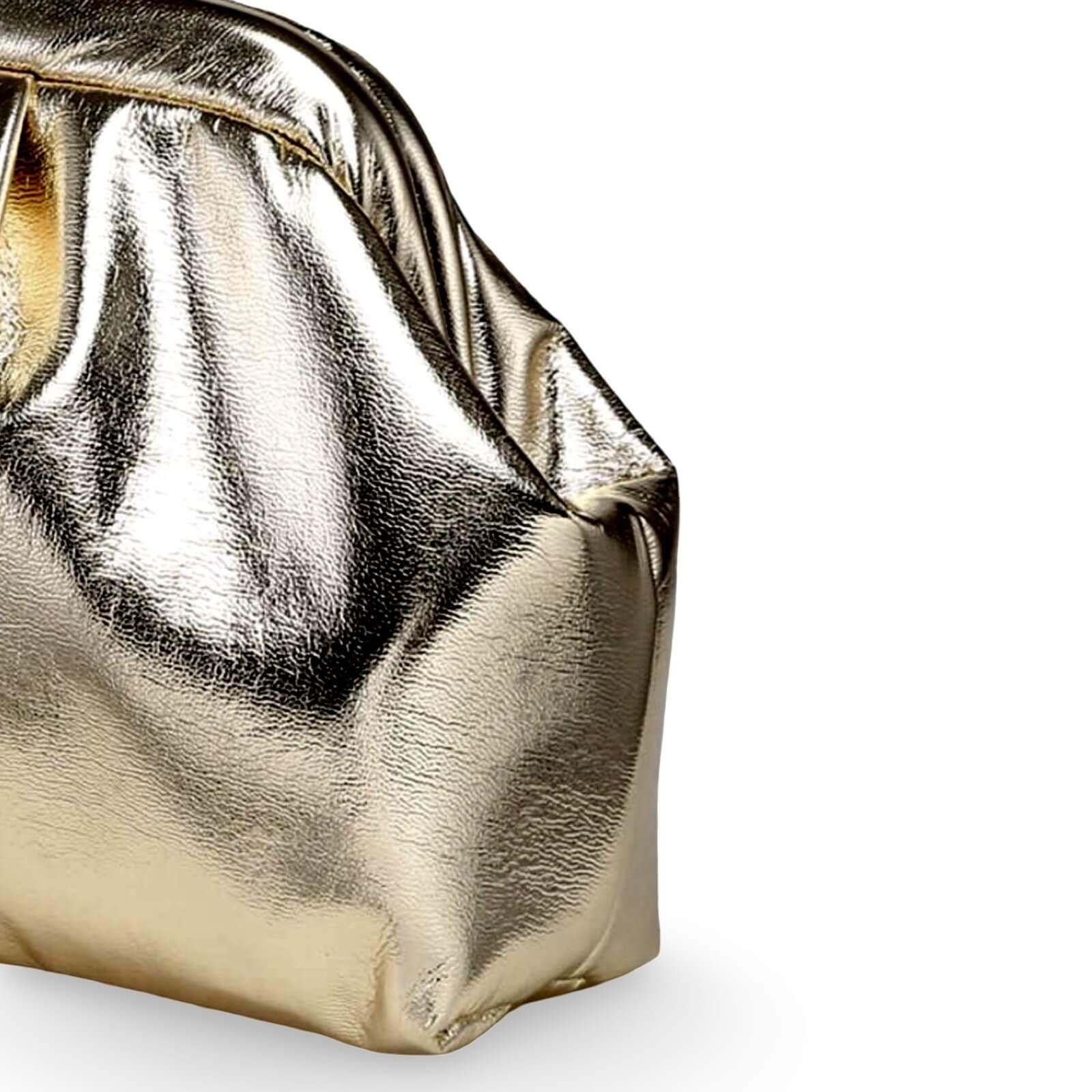Clutch Goldy – Gold Metallic Clutch, Seitenansicht Goldkette | LiBEAU
