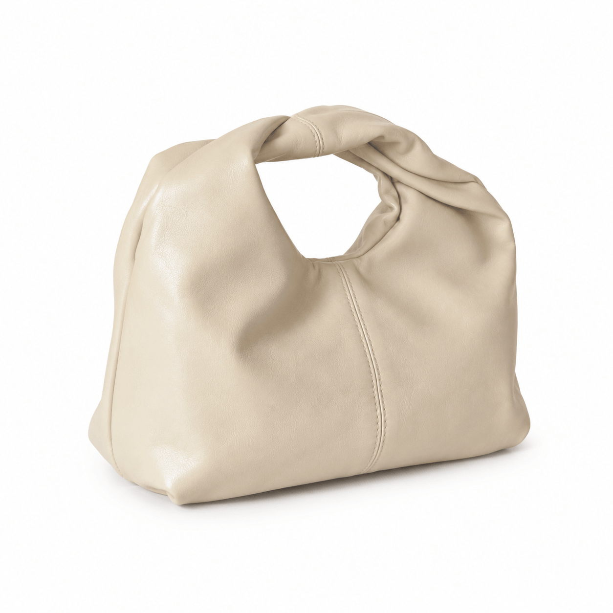 Crossy Clutch – LiBEAU Schräg-Frontansicht cremefarbene Kunstleder-Clutch mit Twist-Knoten-Henkel, weiches Volumen und fließende Hobo-Form | LiBEAU
