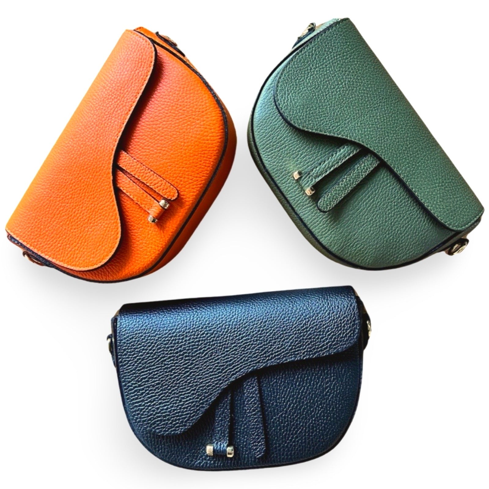 Handbag Dion – LiBEAU Damen Umhängetasche in allen verfügbaren Farben Orange, Dunkelgrün und Navy Leder, genarbte Textur mit asymmetrischer Klappe und Lederriemen-Detail | LiBEAU

