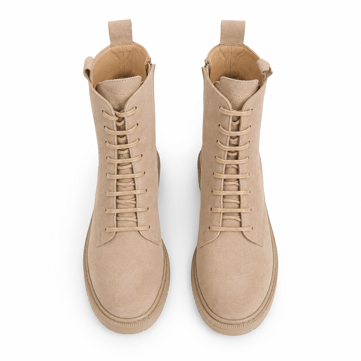 Dusty Rusty Boots – LiBEAU Damen Ankle Boots in Sand aus Wildleder mit Schnürung und Seitenreißverschluss, Frontansicht | LiBEAU

