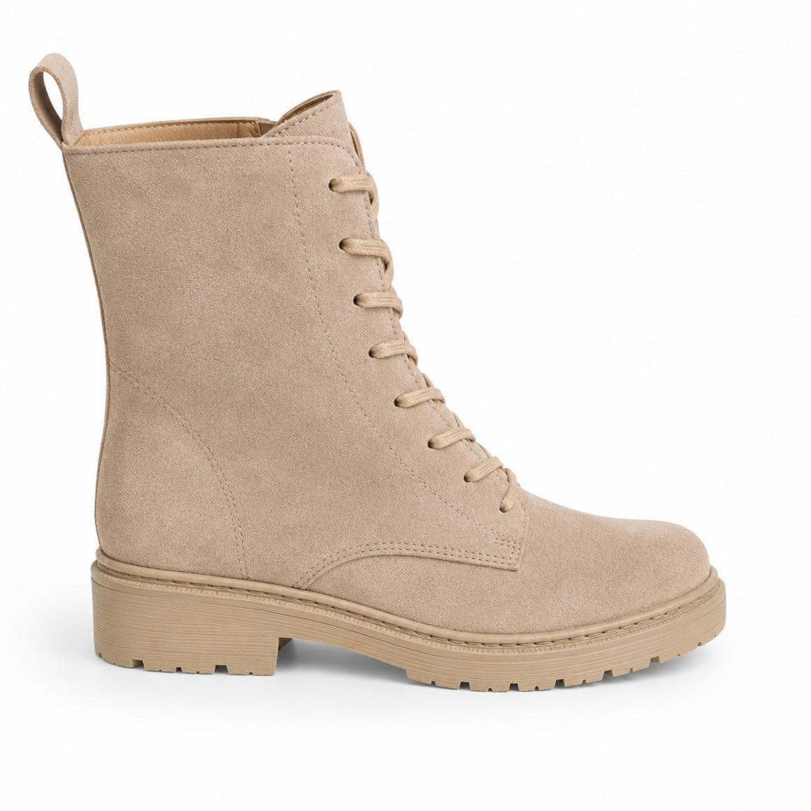 Dusty Rusty Boots – LiBEAU Sand Wildleder Ankle Boots seitlich, Seitenreißverschluss und robuste Sohle, Seitenansicht | LiBEAU
