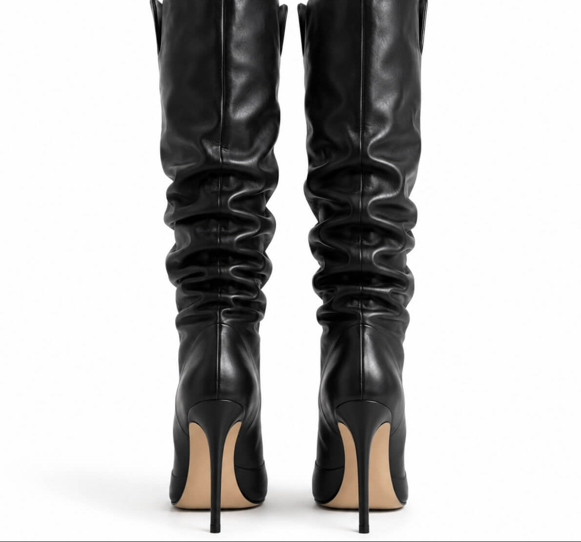 Leslie Boots – LiBEAU Detailansicht Rückansicht Schwarze Leder Overknee Stiefel Paar, geraffter Schaft und 10 cm Stiletto-Absatz mit heller Laufsohle | LiBEAU
