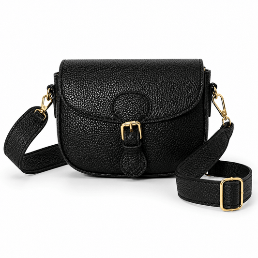 Mini Danielle Nero – LiBEAU Damen Mini Umhängetasche Schwarz genarbtes Leder, Klappe mit Goldschnalle und breitem verstellbarem Schulterriemen, Schräg-Frontansicht | LiBEAU
