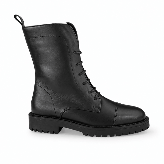 Nathaniel Boots – LiBEAU Damen Flache Leder Stiefel Schwarz, dekorative Schnürung vorne, Profilsohle, Seitenansicht | LiBEAU
