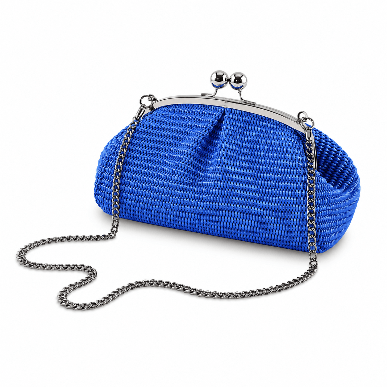 Clutch Raffia Bluettone – LiBEAU Damen Clutch Royalblau Raffia mit abnehmbarer Silberkette als Schulterriemen und Silber-Bügelverschluss, Schräg-Frontansicht | LiBEAU
