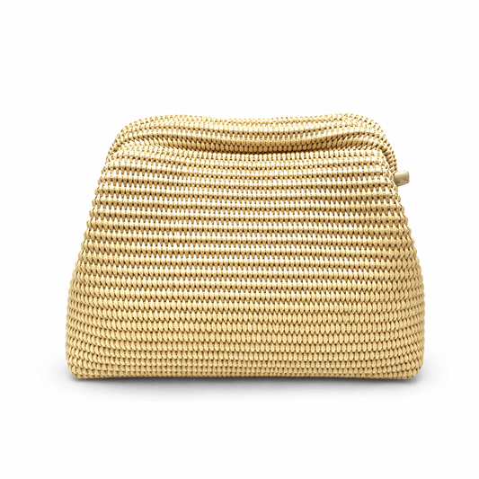 Clutch Raffia Nature – LiBEAU Damen Clutch Beige Natur strukturiertes Raffia-Geflecht mit gewölbtem Deckel und goldenem Reißverschluss-Zipper, Frontansicht | LiBEAU
