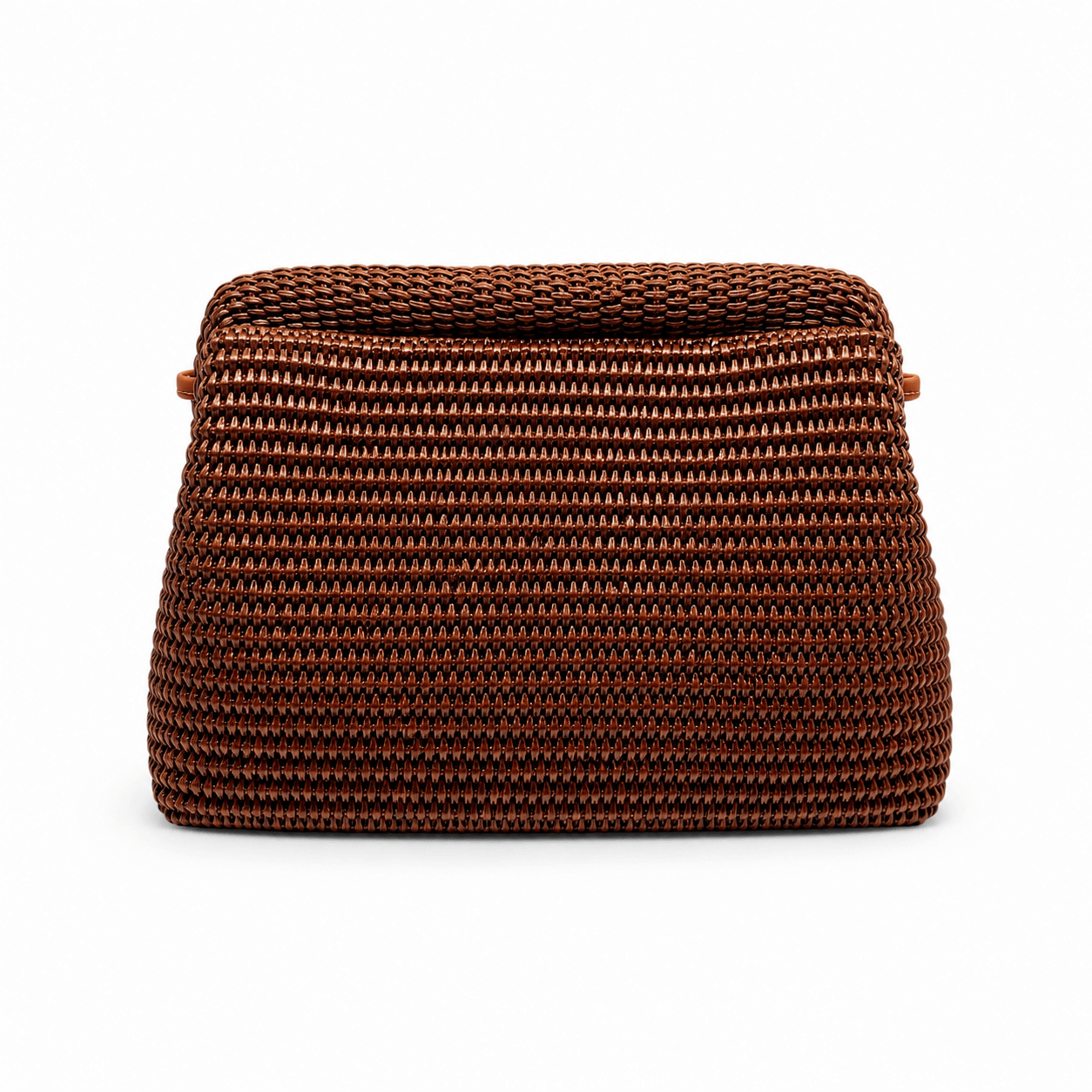 Clutch Rafia Brownie – LiBEAU Damen Clutch Braun glänzendes Raffia-Geflecht mit strukturiertem Klappendeckel und cognacfarbenem Lederhenkel, Frontansicht | LiBEAU

