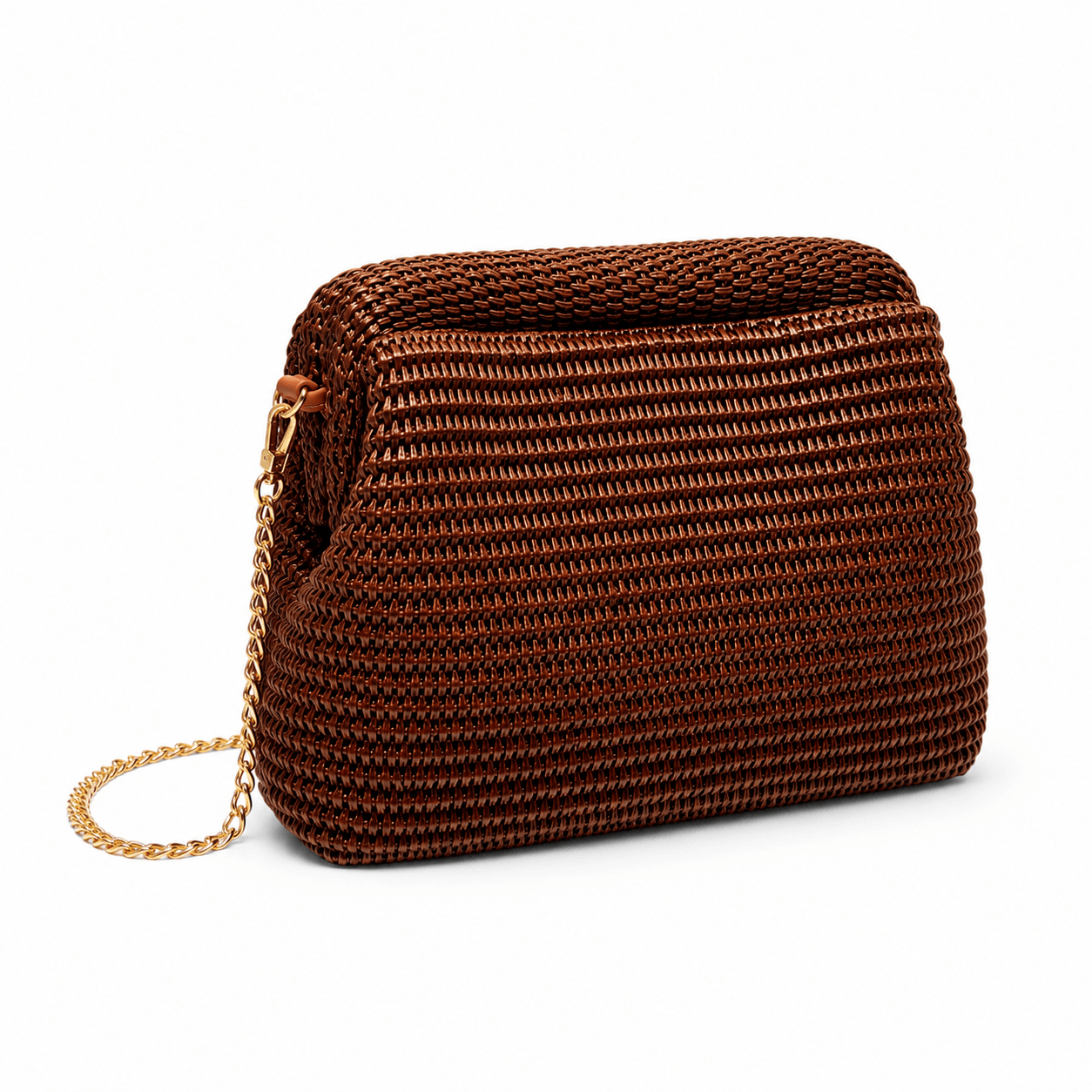 Clutch Rafia Brownie – LiBEAU Damen Clutch Braun Raffia mit abnehmbarer Goldkette und Leder-Kombination als Schulterriemen, Schräg-Frontansicht | LiBEAU
