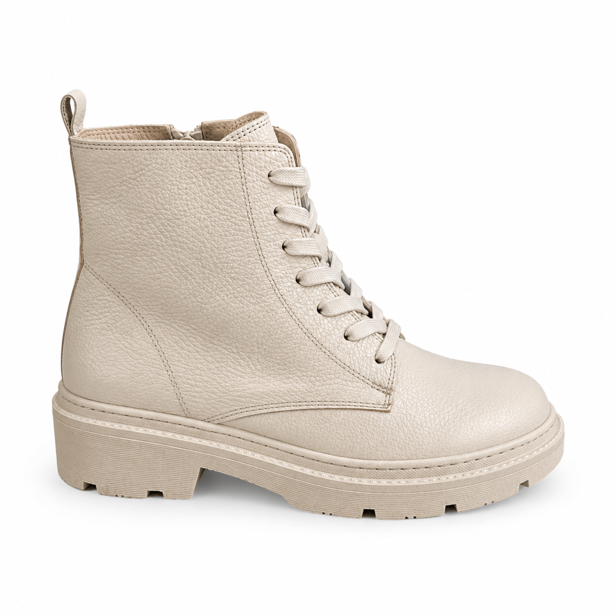 Rusty Boots – LiBEAU Damen Ankle Boots in Cremé aus Leder mit Seitenreißverschluss, flacher Absatz, Frontansicht | LiBEAU
