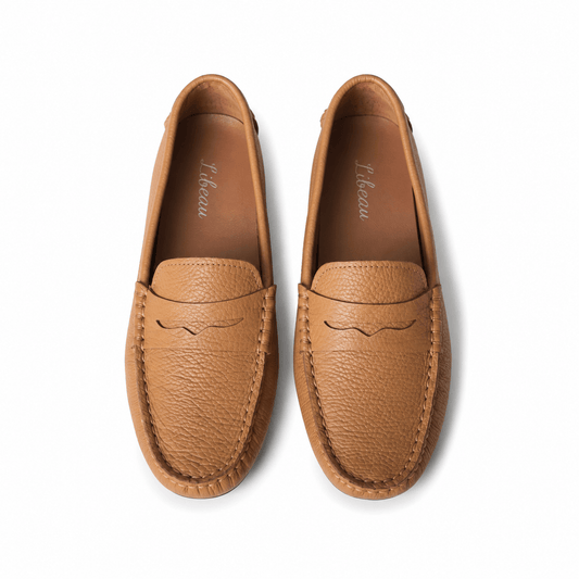 Sienna Mokassin – LiBEAU Damen Penny Loafer Cognac Caramel Leder Paar, klassischer Penny-Steg und LiBEAU Branding im Innenfutter, Draufsicht | LiBEAU

