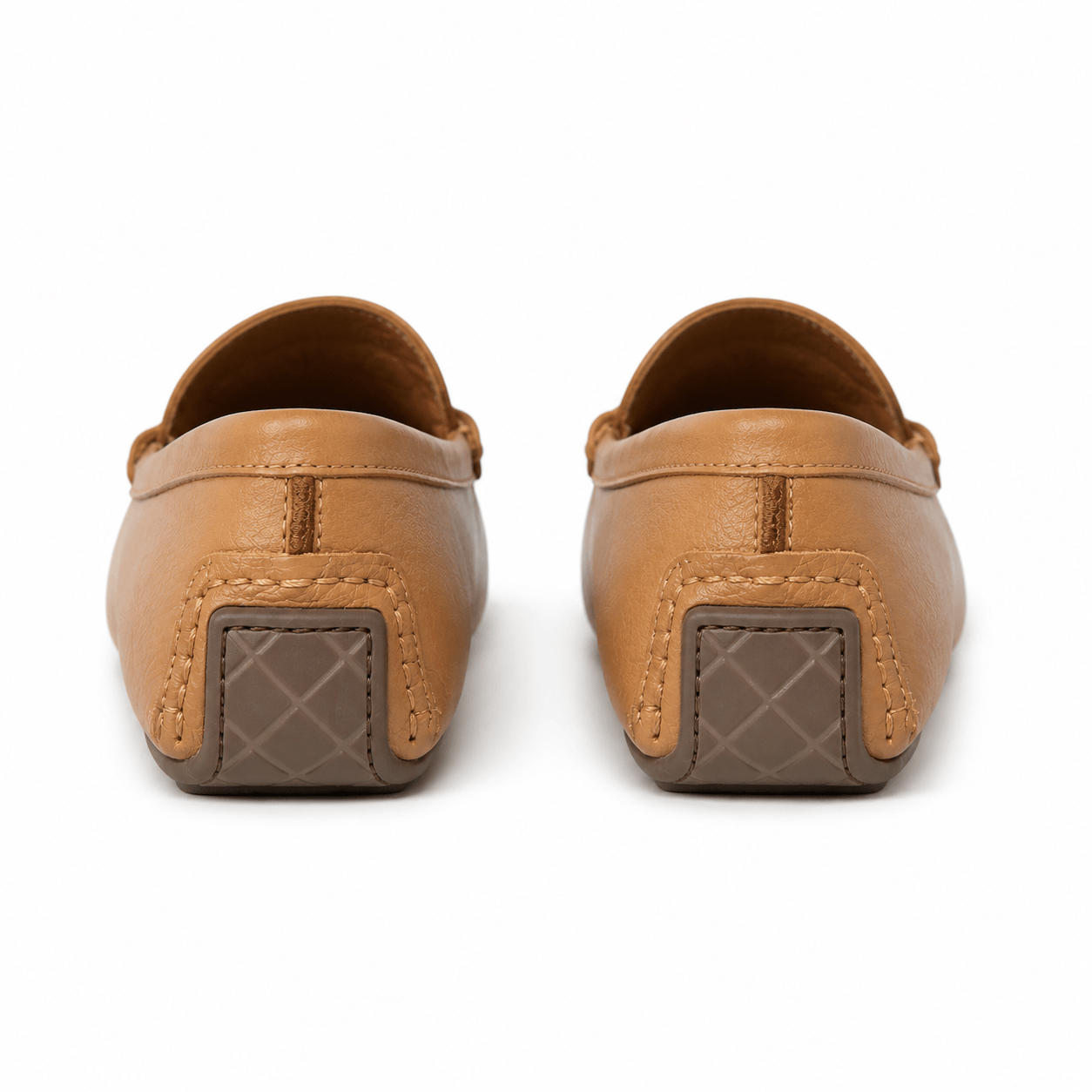 Sienna Mokassin – LiBEAU Detailansicht Rückansicht Cognac Caramel Leder Penny Loafer Paar, Gummi-Fersenpad und klassische Mokassin-Naht | LiBEAU
