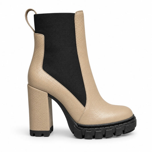Tara Boots – LiBEAU Damen Plateau Stiefeletten Taupe Leder, 10 cm Blockabsatz mit schwarzer Profilsohle, Seitenansicht | LiBEAU
