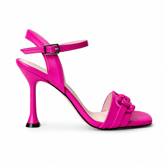 Viktorya Sandals – LiBEAU Damen High Heel Riemchensandalen in Fuchsia aus Leder mit 9 cm Blockabsatz und gleichfarbiger Dekorschnalle, Produktansicht | LiBEAU
